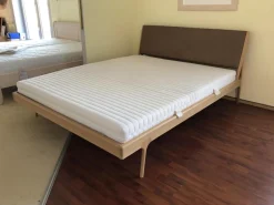 Gazzda Polsterbetten|Doppelbett Fawn Eiche Massiv Weiß Geölt Kopfteil Bezug Leder ohne Lattenrost ohne Matratze