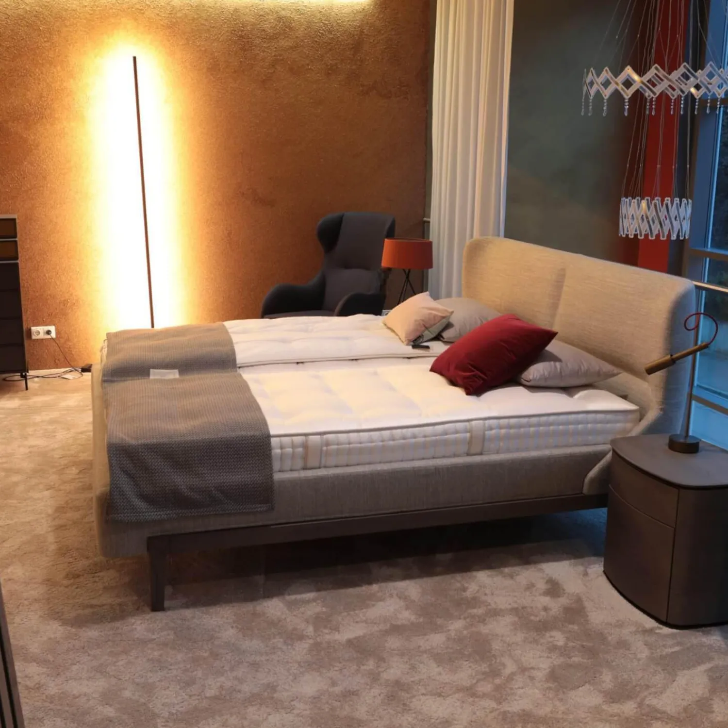 Molteni & C Polsterbetten|Doppelbett Fulham Fle 18a Stoff Wear WF 184 Grau Gestell Gebeiztes Kernholz Eiche Graphit Grau Ohne Matratze Ohne Lattenrost