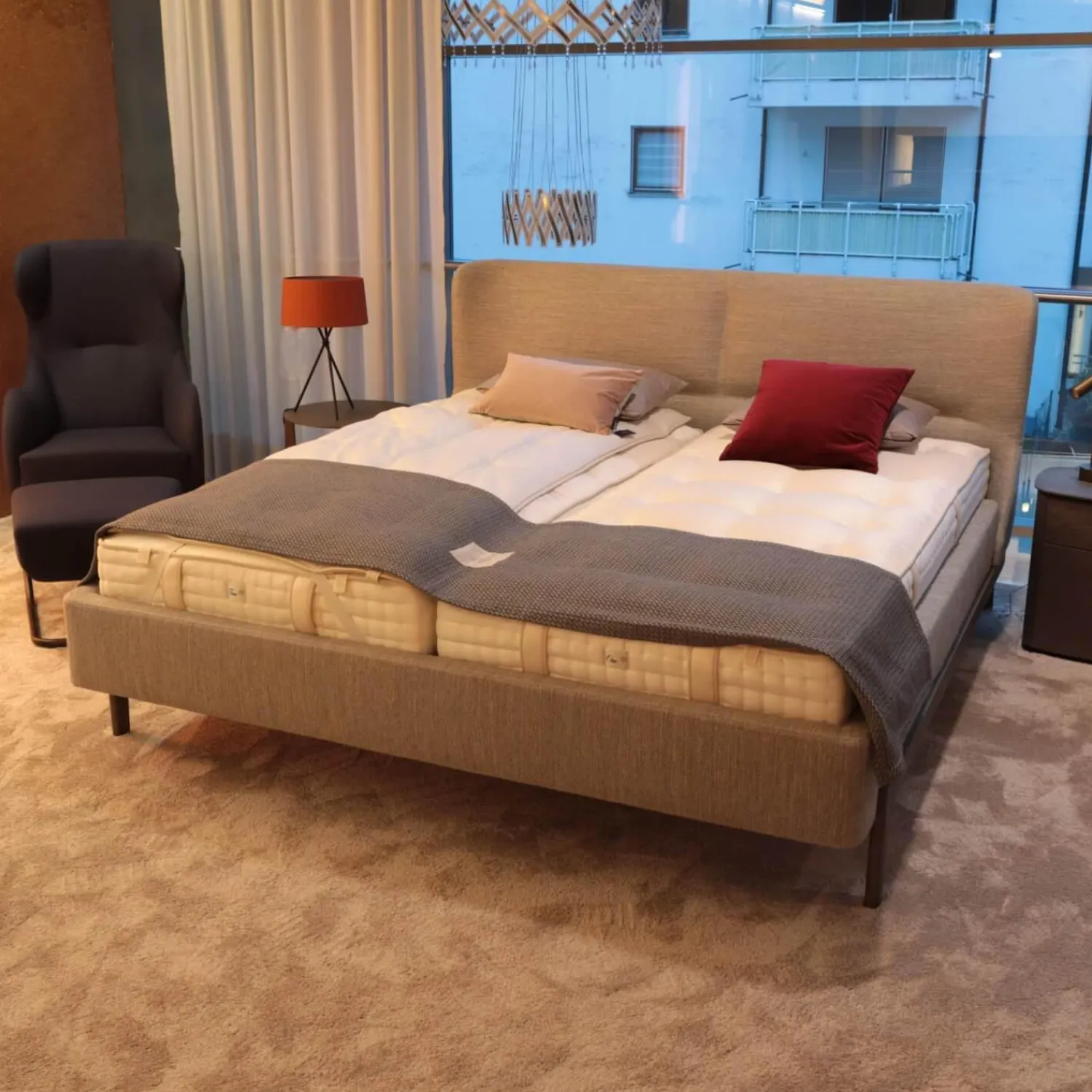 Molteni & C Polsterbetten|Doppelbett Fulham Fle 18a Stoff Wear WF 184 Grau Gestell Gebeiztes Kernholz Eiche Graphit Grau Ohne Matratze Ohne Lattenrost