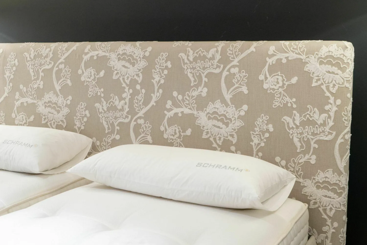 Schramm Polsterbetten|Doppelbett Gala GA28-S-3B Stoff Max 220 Beige Uni Fuss MS 20 Alu Matt Ohne Matratze Und Untermatratze