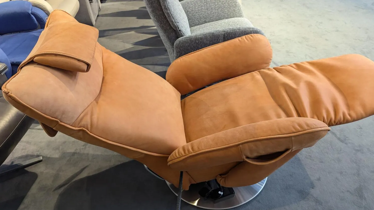 himolla Relaxsessel|Drehsessel 7722 Leder Buffalo 33 Ocker Braun Teller Edelstahloptik Mit Nackenkissen