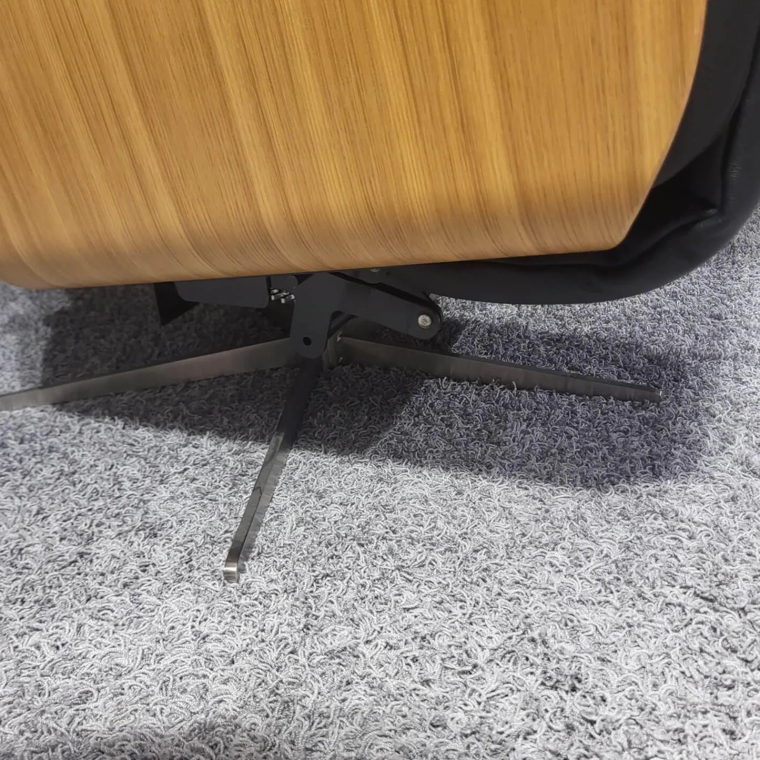 Natura Relaxsessel|Drehsessel Aberdeen Leder 30 Nero Schwarz Holzblende Eiche Natur Sternfuß Edelstahl Mit 3 Motorischer Verstellung