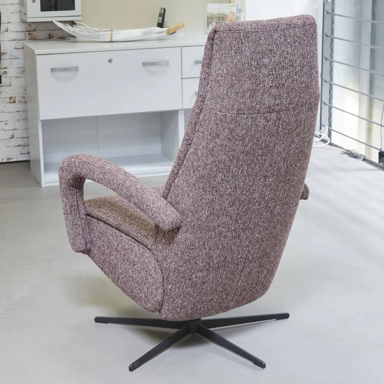 Activineo Relaxsessel|Drehsessel Boss Mit Hocker Stoff Oasis 205 Cabarnet Kreuzdrehfuß Metall Schwarz