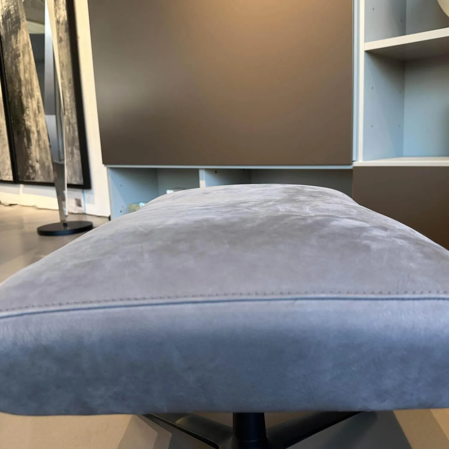 COR Relaxsessel|Drehsessel dia Hoch Leder 681 Graphit Grau Gestell Feinstruktur Schwarz Lackiert Mit Hocker