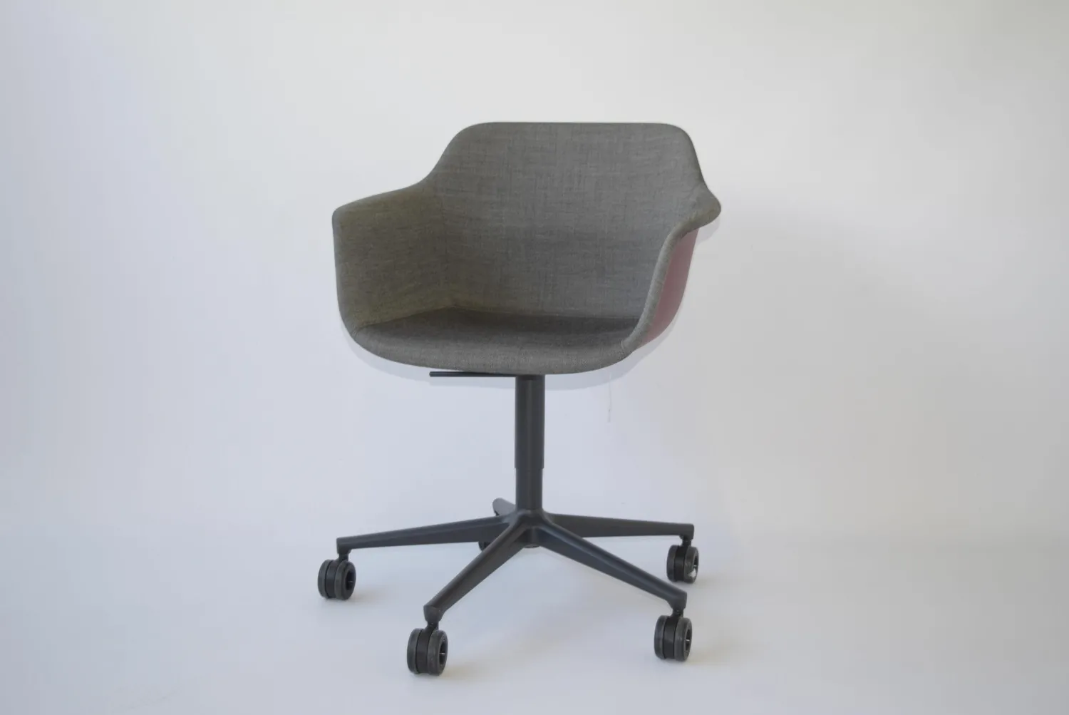 Brunner Bürostühle|Einzelstühle|Drehsessel Crona Light Touch 6312/TA Stoff Remix 3 152 Grau Schale Polypropylen Black Cherry Gestell Beschichtet Lava