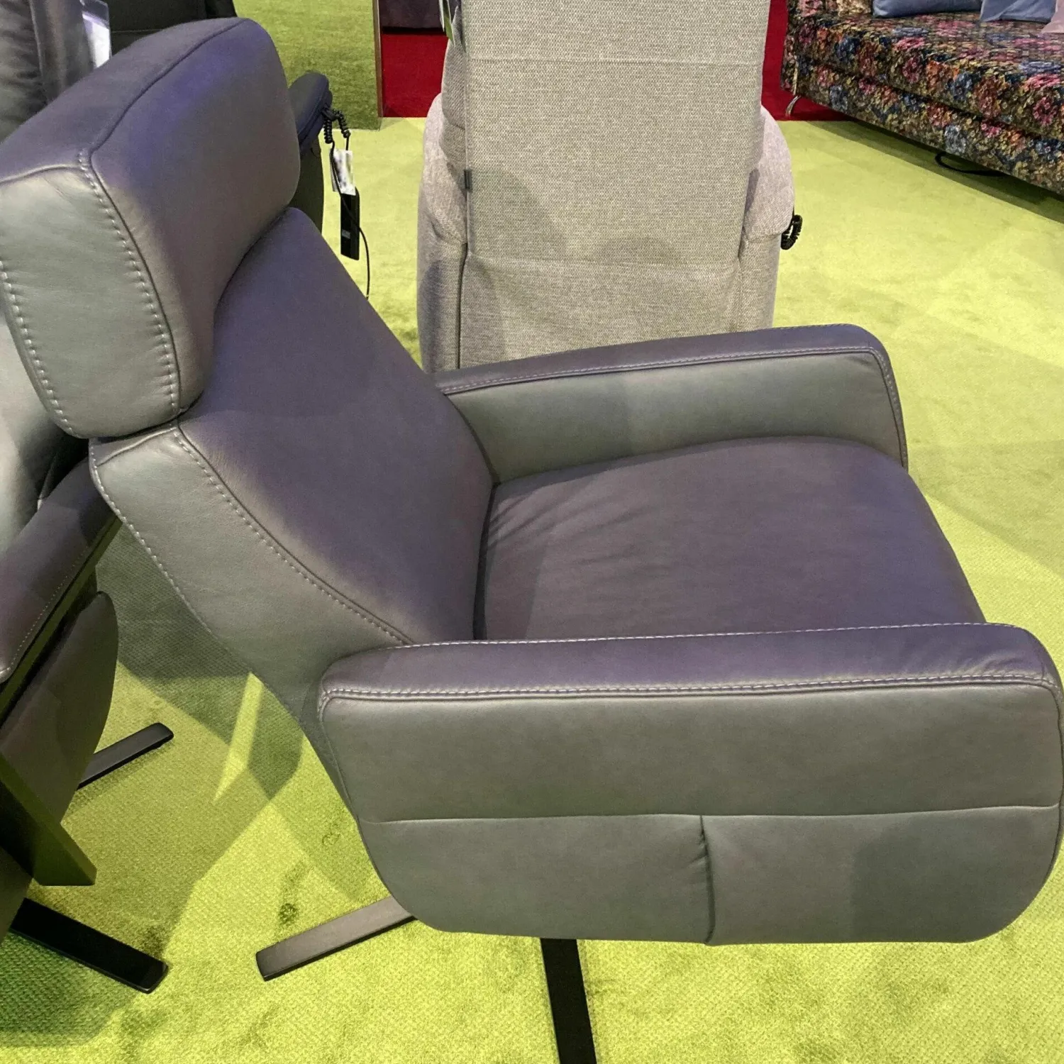 Steinpol Relaxsessel|Drehsessel EM Salo Leder Levita Anthrazit Sternfußgestell Schwarz Matt Lackiert