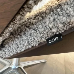 COR Relaxsessel|Drehsessel Shrimp Mit Hocker Stoff 14002 Hellgrau Holzschale Eiche Braun D73