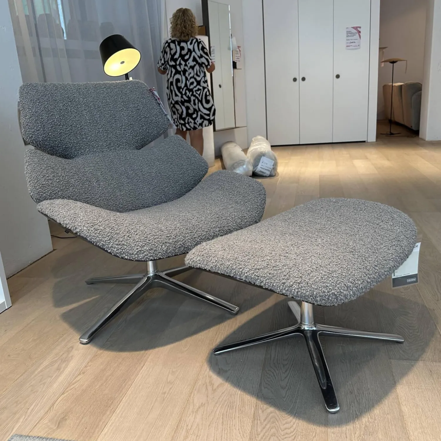 COR Relaxsessel|Drehsessel Shrimp Mit Hocker Stoff 14002 Hellgrau Holzschale Eiche Braun D73