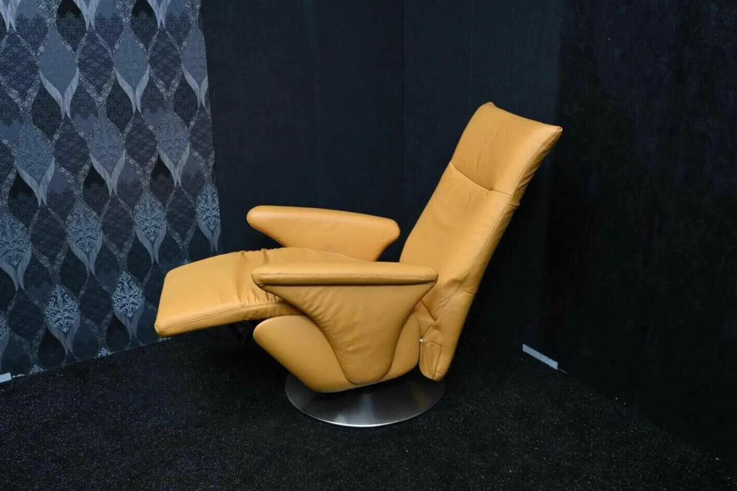 Steinpol Relaxsessel|Drehsessel Tino Leder Punch Curry Drehteller Metall mit Manueller Relaxfunktion