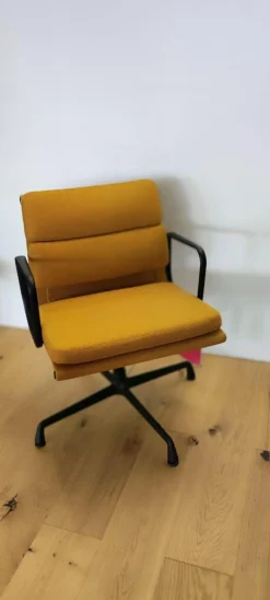 Vitra Bürostühle|Drehstuhl Soft Pad EA 208 Stoff Cosy 2 Rapsgelb Gelb Gestell Tiefschwarz