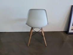 Vitra Einzelstühle|Eames Plastic Sidechair DSW Sitzschale Kunststoff Weiß Gestell Ahorn Geölt