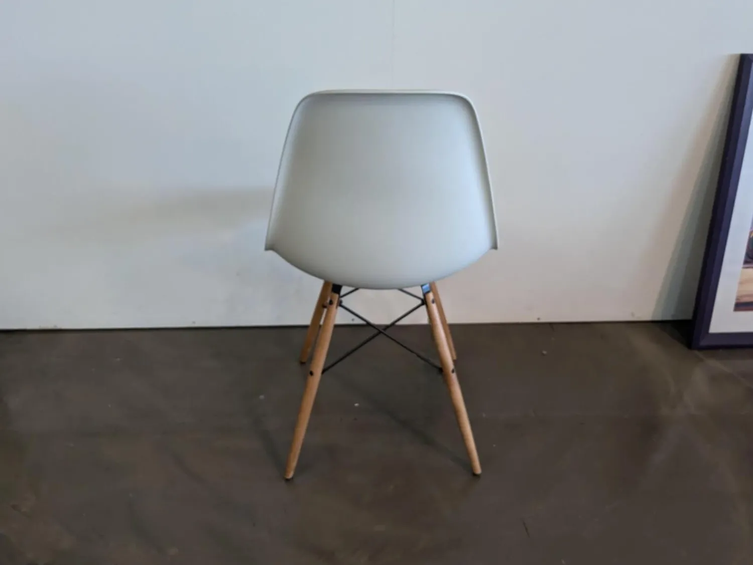 Vitra Einzelstühle|Eames Plastic Sidechair DSW Sitzschale Kunststoff Weiß Gestell Ahorn Geölt