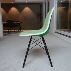 Vitra Einzelstühle|Eames Platic Sidechair DSW Vollpolster Stoff Hopsak Wiesengrün Elfenbein Kederfarbe Weiß Gestell Ahorn Schwarz