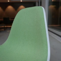Vitra Einzelstühle|Eames Platic Sidechair DSW Vollpolster Stoff Hopsak Wiesengrün Elfenbein Kederfarbe Weiß Gestell Ahorn Schwarz
