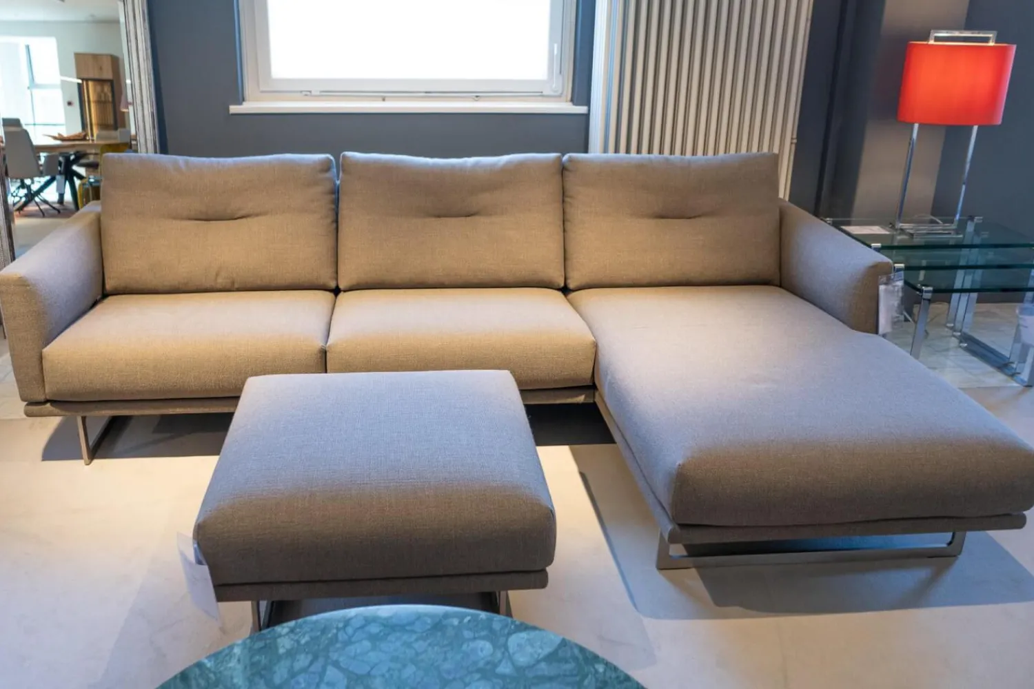 Weibelweibel Ecksofas|Eckgarnitur Mit Hocker Mellow 1630 Bezug Stoff Danio U3333D Grau Flachstahlfuß Chrom Gebürstet