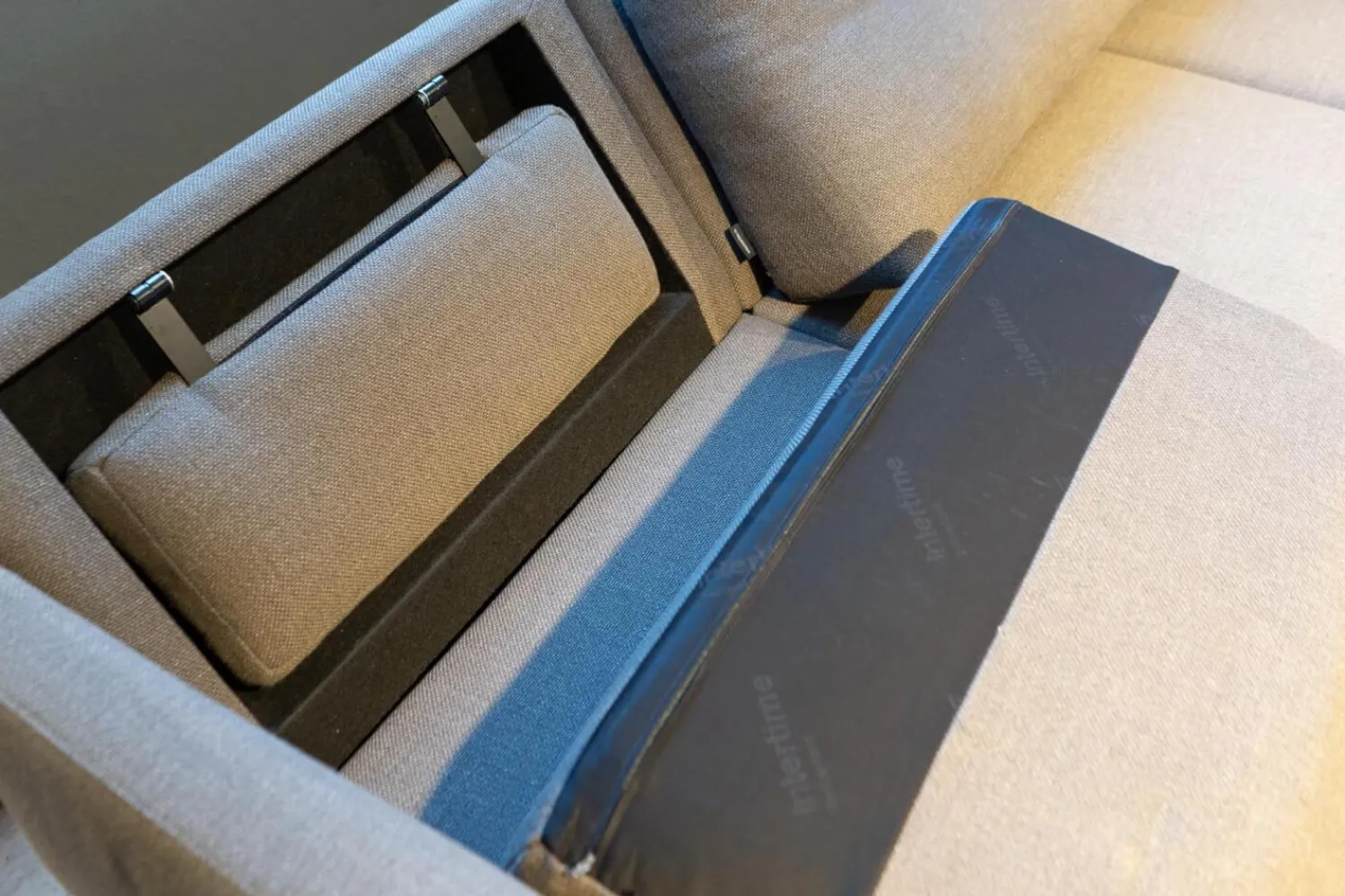 Weibelweibel Ecksofas|Eckgarnitur Mit Hocker Mellow 1630 Bezug Stoff Danio U3333D Grau Flachstahlfuß Chrom Gebürstet