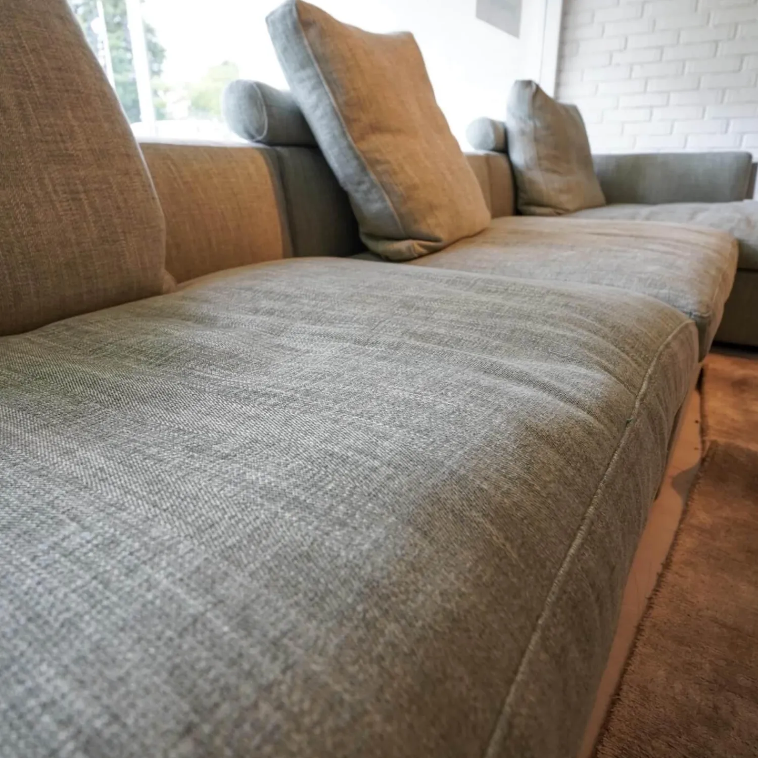 Eilersen Ecksofas|Ecksofa Bas Stoff Hellgrau Beine Kiefer Schwarz Gebeizt