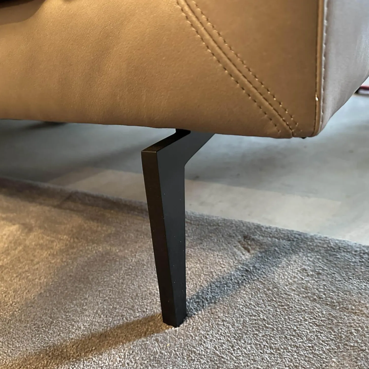 Tommy M Ecksofas|Ecksofa 3215 L Ferrara Leder Sauvage Stone Füße M058S18