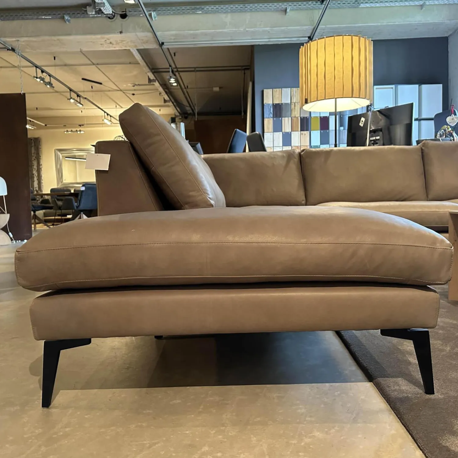 Tommy M Ecksofas|Ecksofa 3215 L Ferrara Leder Sauvage Stone Füße M058S18