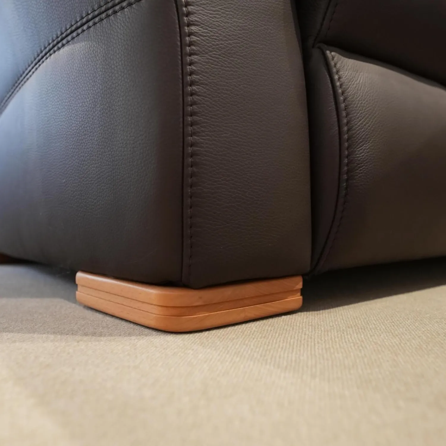 himolla Ecksofas|Ecksofa 1950 Leder 33 Longso Coffee Schwarz Anthrazit Holzteile Buche 042