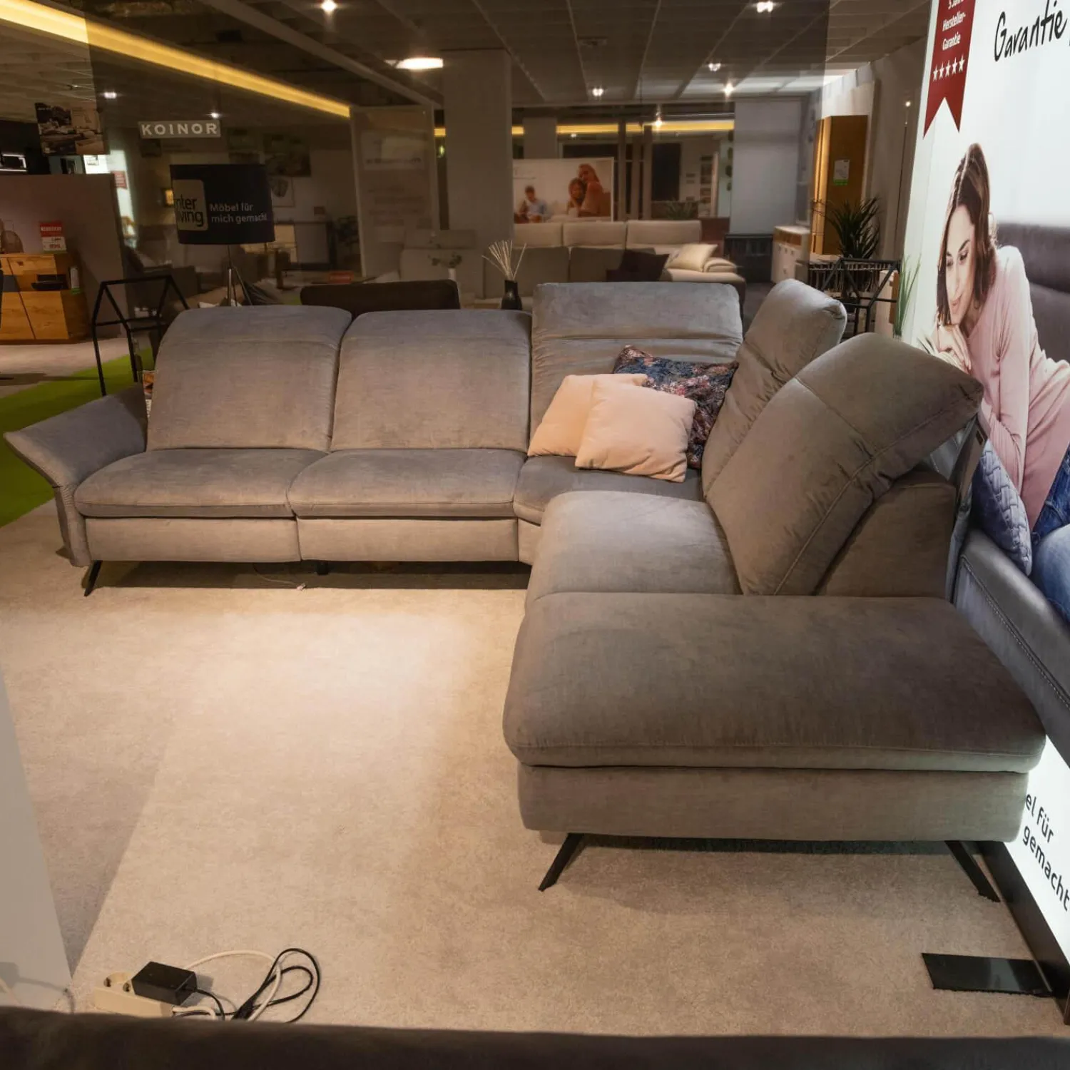 Hukla Ecksofas|Ecksofa 4056 Stoff 22 Joyce Silver SP 19 Grau Metallfuß Schwarz Mit Kissen