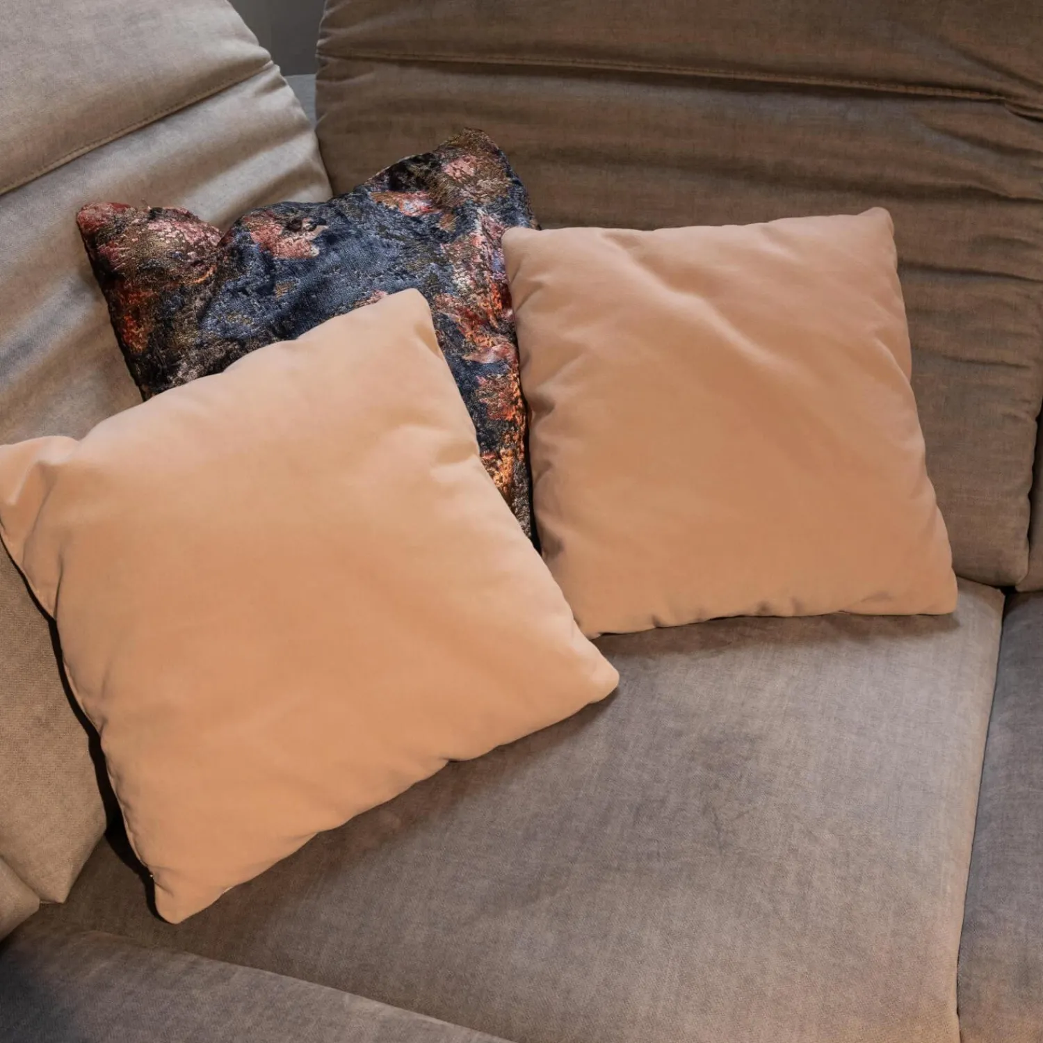 Hukla Ecksofas|Ecksofa 4056 Stoff 22 Joyce Silver SP 19 Grau Metallfuß Schwarz Mit Kissen