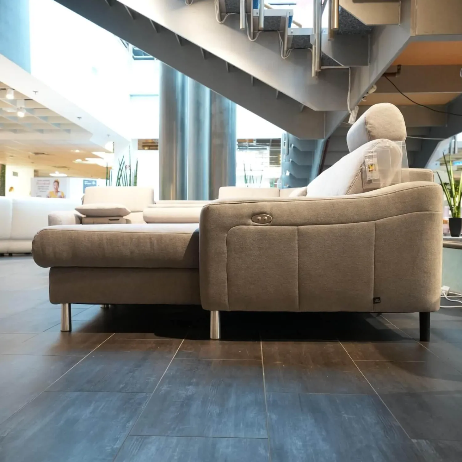 Zehdenick Ecksofas|Ecksofa 4305 Stoff Miro Silver Grau Füße Metall Inklusive Kopfstütze