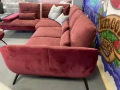 Poco Ecksofas|Ecksofa 80007 Webstoff Paris Chianti Rot Und Samtstoff Rivera Aubergine Violett Fuß Metall Schwarz Inklusive Hocker Und Verstellung