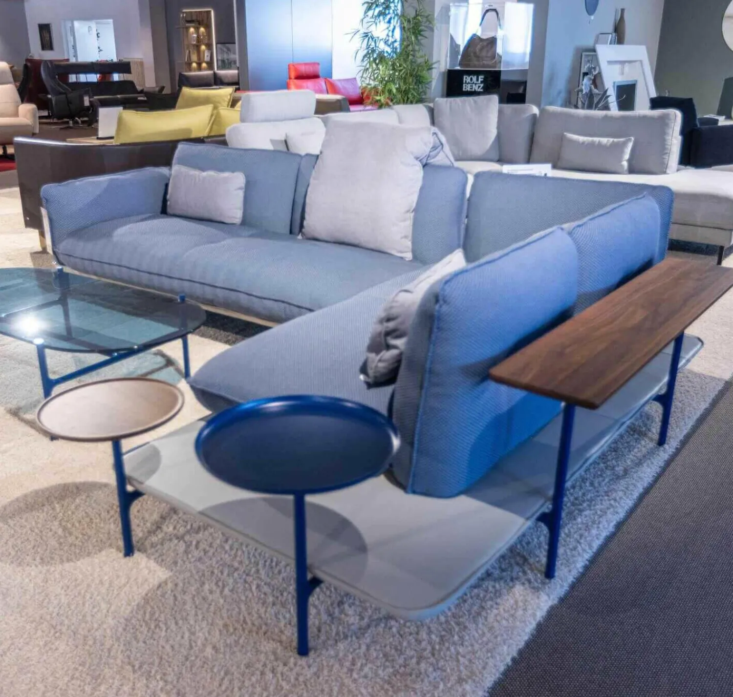 Rolf Benz Ecksofas|Ecksofa Addit Stoff 22.300 Saphirblau mit 4 Kissen und Tableau Nussbaum