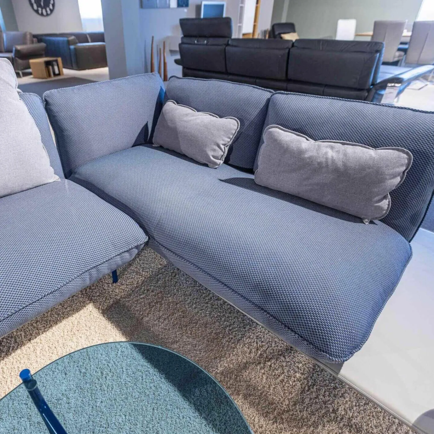 Rolf Benz Ecksofas|Ecksofa Addit Stoff 22.300 Saphirblau mit 4 Kissen und Tableau Nussbaum