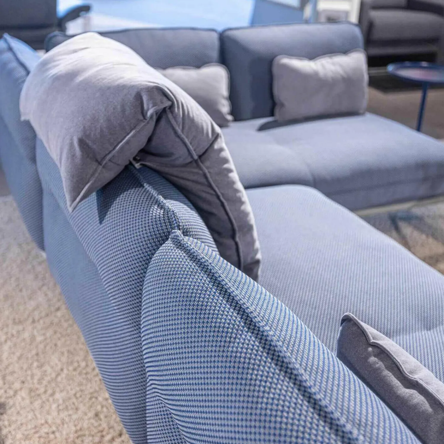 Rolf Benz Ecksofas|Ecksofa Addit Stoff 22.300 Saphirblau mit 4 Kissen und Tableau Nussbaum