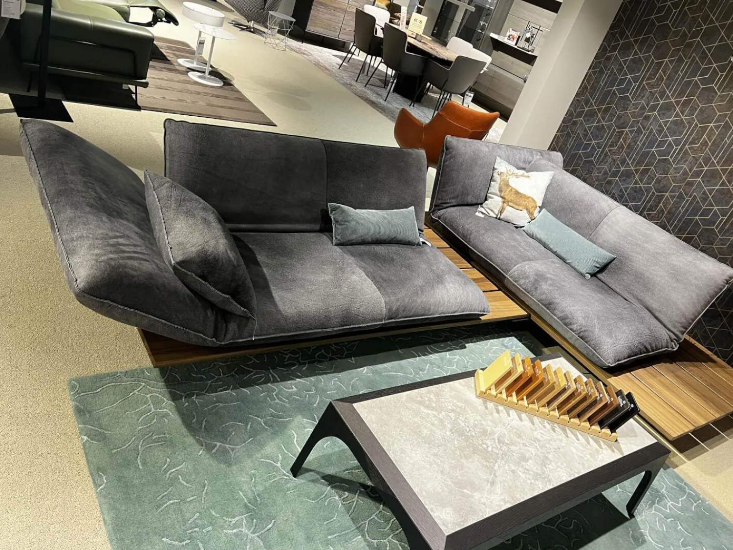 Bullfrog Ecksofas|Ecksofa Akito Leder Crazy Nubuk 2510 73 Graphit Grau Plateau Räuchereiche Winkelfuß Stahl Schwarz Matt