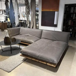 Bullfrog Ecksofas|Ecksofa Akito Leder Oasis 2100 Elefant 63 Grau Plateau Wildeiche Öl Winkelstahlfuß Schwarz Pulverbeschichtet