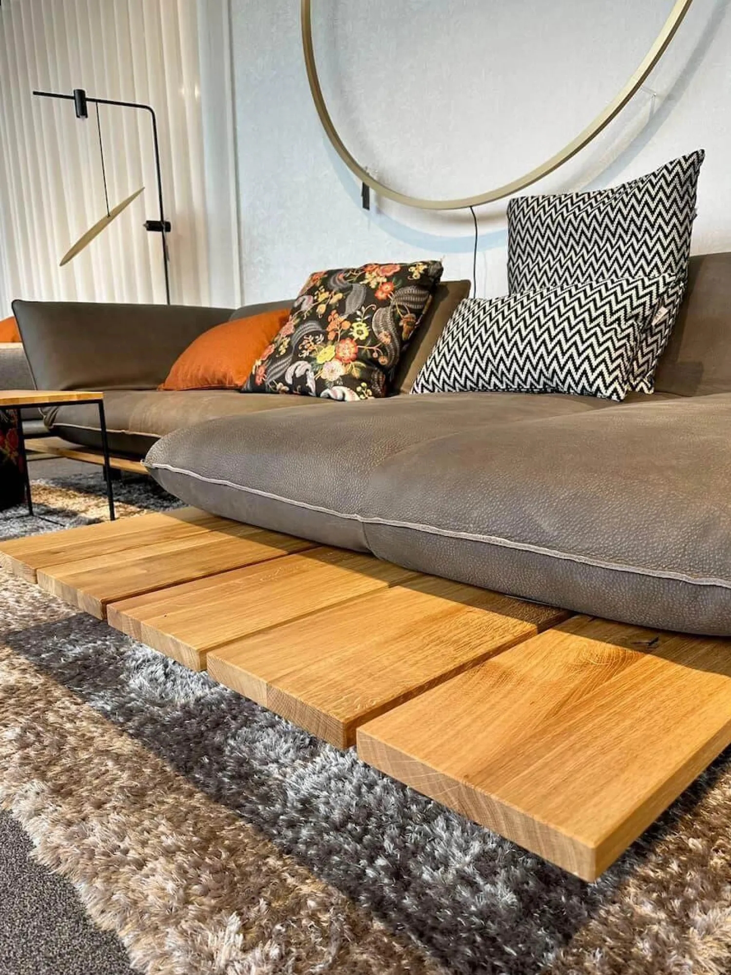 Bullfrog Ecksofas|Ecksofa Akito Leder Rhino Elefant 2399 63 Braun Grau Plattform Wildeiche Füße Stahl Schwarz Pulverbeschichtet