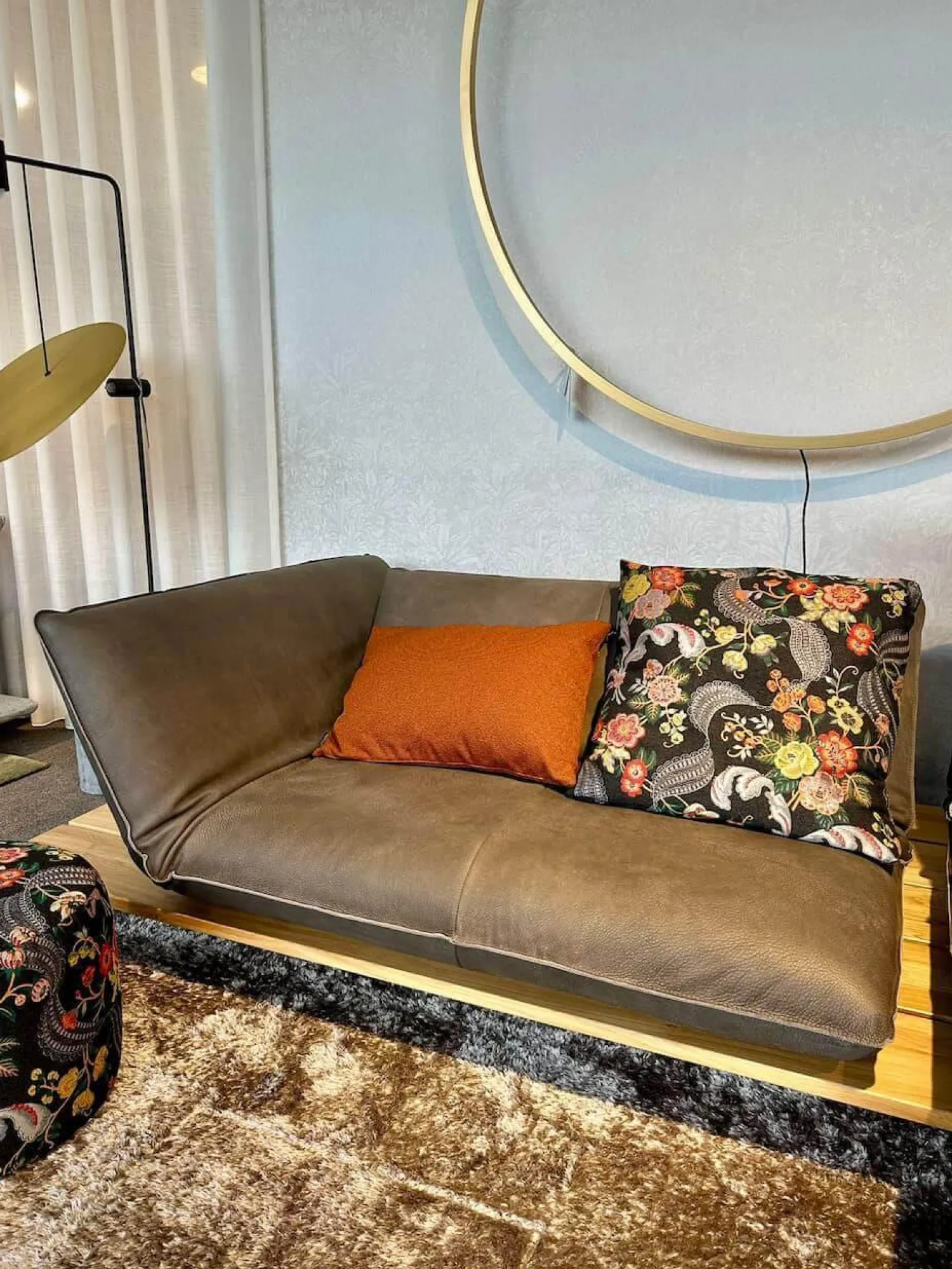 Bullfrog Ecksofas|Ecksofa Akito Leder Rhino Elefant 2399 63 Braun Grau Plattform Wildeiche Füße Stahl Schwarz Pulverbeschichtet