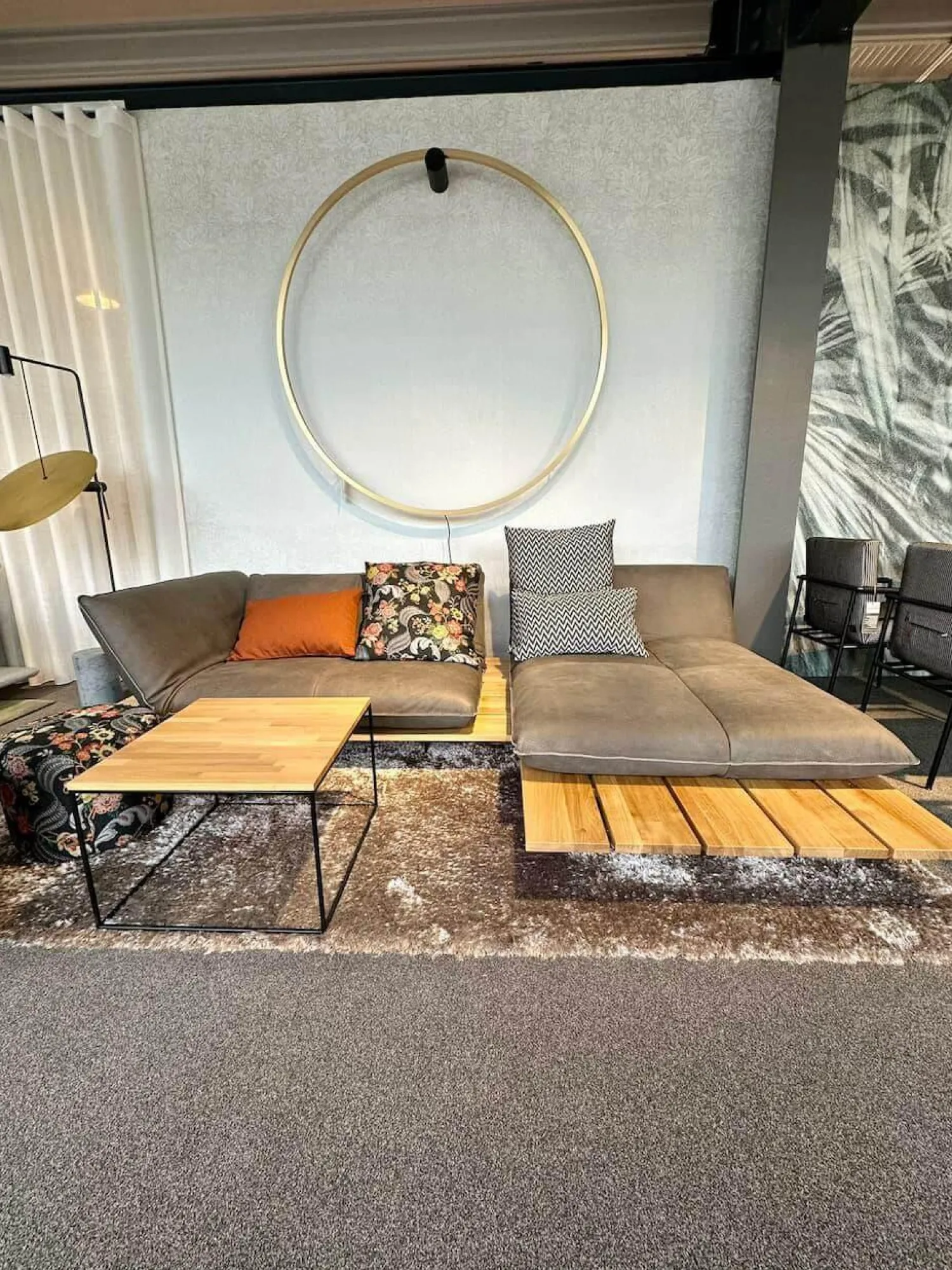 Bullfrog Ecksofas|Ecksofa Akito Leder Rhino Elefant 2399 63 Braun Grau Plattform Wildeiche Füße Stahl Schwarz Pulverbeschichtet