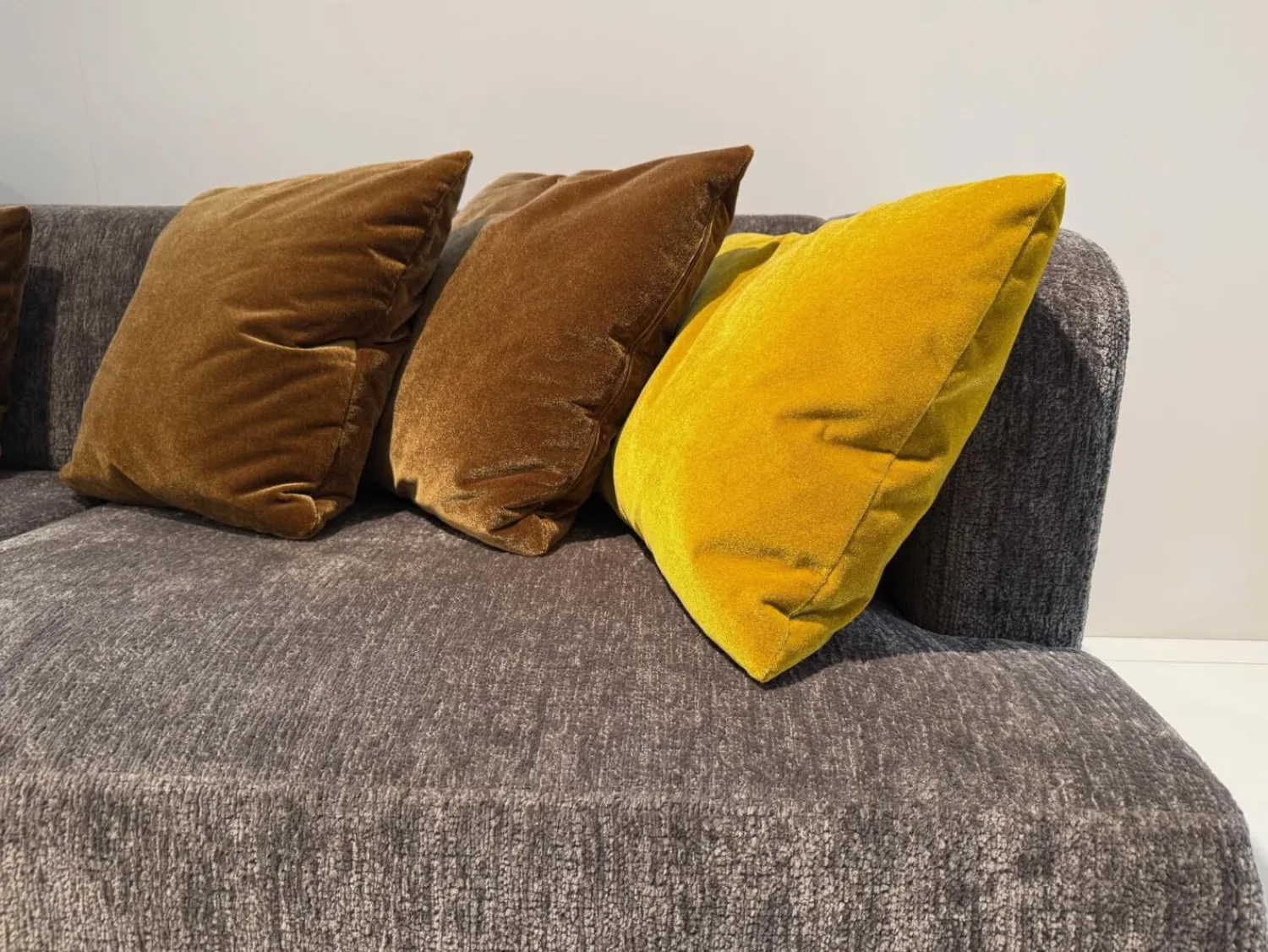 Brühl Ecksofas|Ecksofa Aoyama Stoff 4401 0205 Grau Gestell Metall Schwarz Pulverbeschichtet Inklusive Hocker Und 5 Kissen