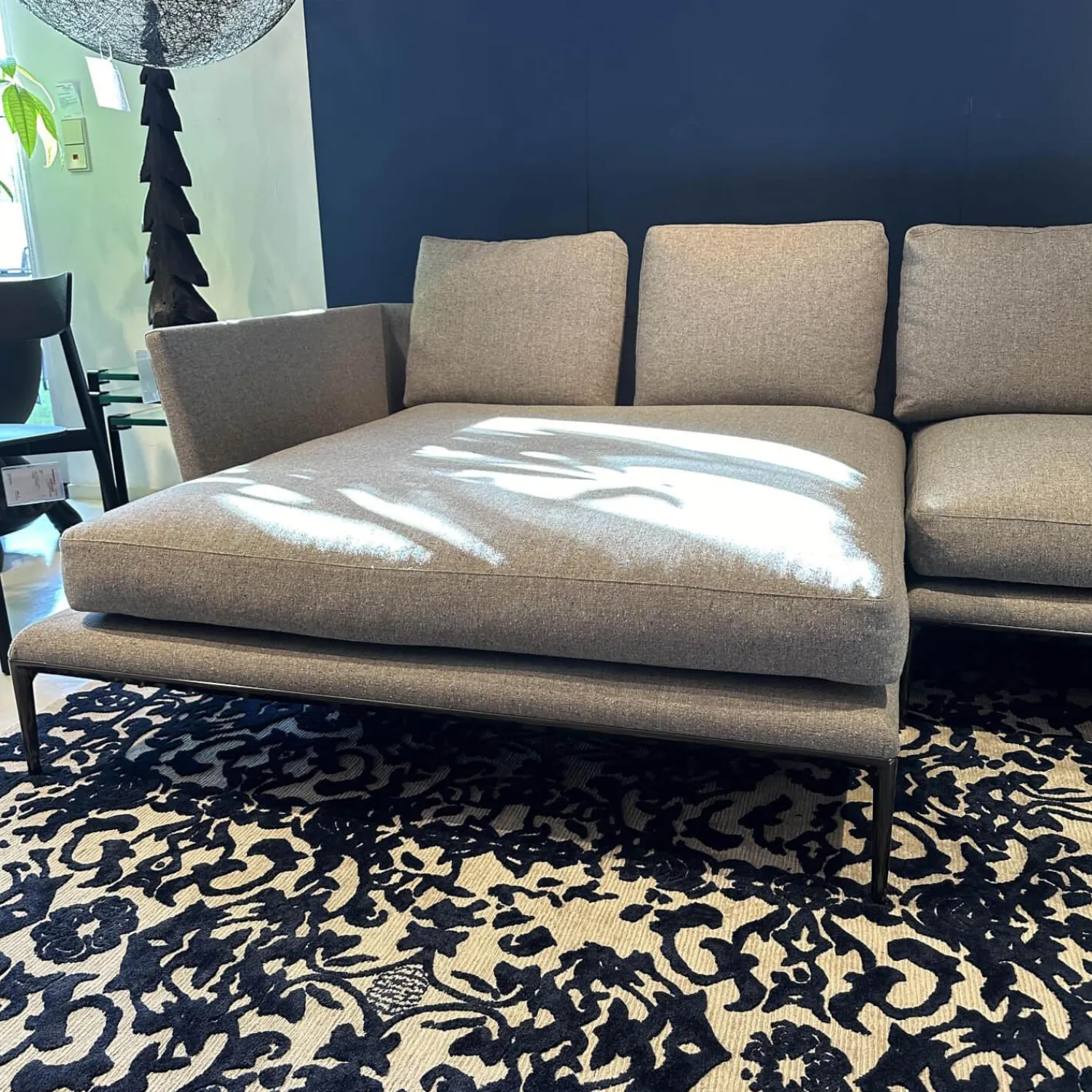 B&B Italia Ecksofas|Ecksofa Atoll Bezug Stoff Edit Steingrau Füße Verchromt Schwarz Lackiert Inklusive Sofakissen Rolle