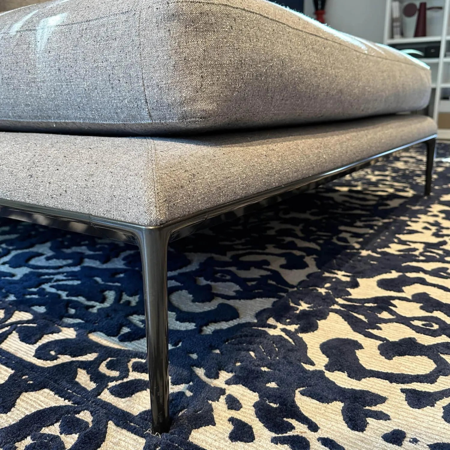 B&B Italia Ecksofas|Ecksofa Atoll Bezug Stoff Edit Steingrau Füße Verchromt Schwarz Lackiert Inklusive Sofakissen Rolle