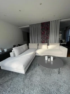 Violetta Ecksofas|Ecksofa Boxspring Stoff 30 Universe 019 Greige Grau mit 4 Rückenkissen