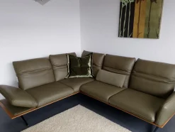 Koinor Ecksofas|Ecksofa Calmo 1 Leder B Bonito Canna Grün Massivholzrahmen Wildeiche Gestell Metallkufe Schwarz Pulverbeschichtet