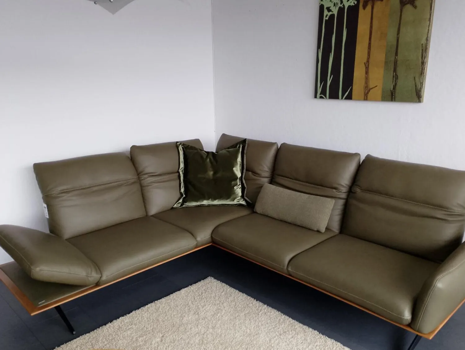 Koinor Ecksofas|Ecksofa Calmo 1 Leder B Bonito Canna Grün Massivholzrahmen Wildeiche Gestell Metallkufe Schwarz Pulverbeschichtet