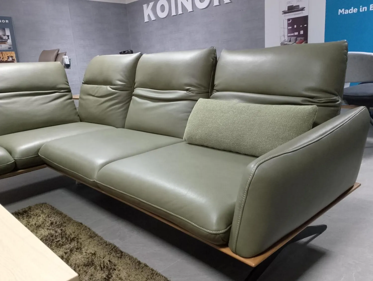Koinor Ecksofas|Ecksofa Calmo 1 Leder B Bonito Canna Grün Massivholzrahmen Wildeiche Gestell Metallkufe Schwarz Pulverbeschichtet