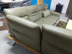 Koinor Ecksofas|Ecksofa Calmo 1 Leder B Bonito Canna Grün Massivholzrahmen Wildeiche Gestell Metallkufe Schwarz Pulverbeschichtet