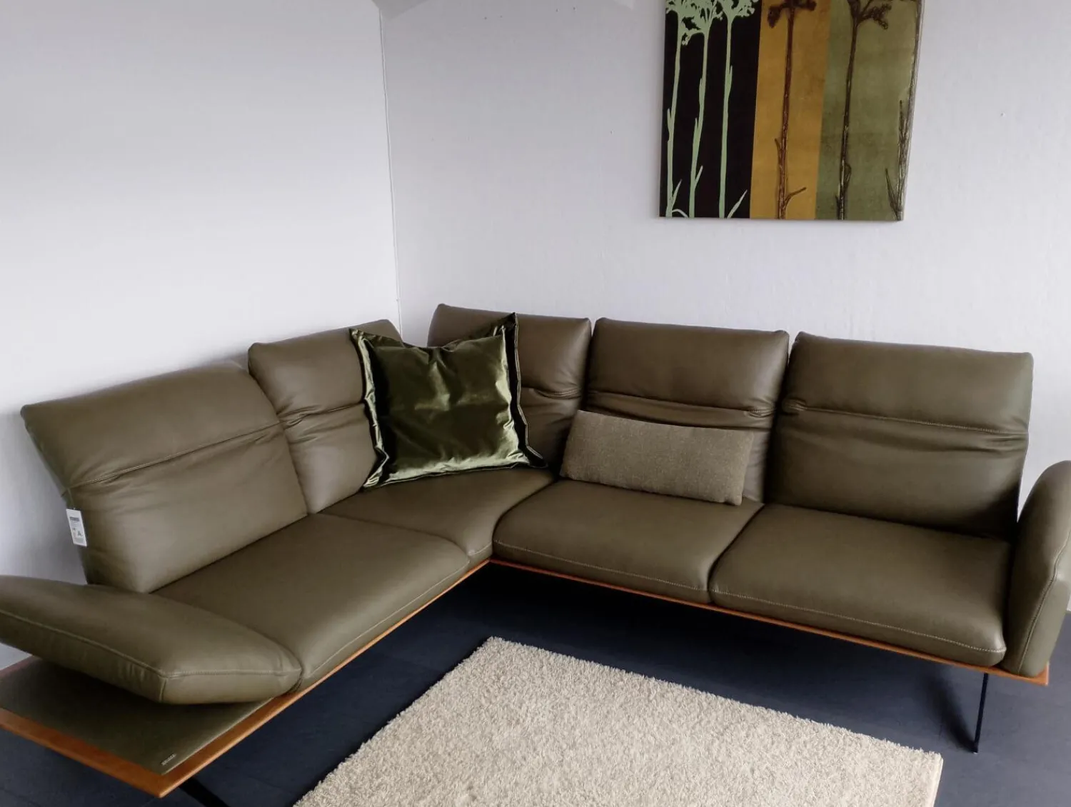 Koinor Ecksofas|Ecksofa Calmo 1 Leder B Bonito Canna Grün Massivholzrahmen Wildeiche Gestell Metallkufe Schwarz Pulverbeschichtet