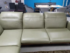 Koinor Ecksofas|Ecksofa Calmo 1 Leder B Bonito Canna Grün Massivholzrahmen Wildeiche Gestell Metallkufe Schwarz Pulverbeschichtet