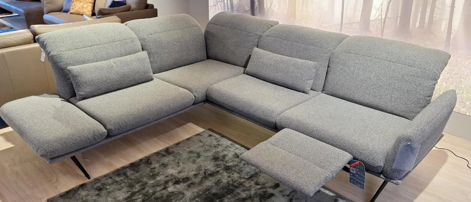 Koinor Ecksofas|Ecksofa Calmo Stoff 13 Cosmo 97 Grau Metallkufen Pulverbeschichtet Schwarz Matt Mit Maueller Kopfteilverstellung Und Motorische Fußstütze Inklusive 2 Kissen Ohne Dekokissen