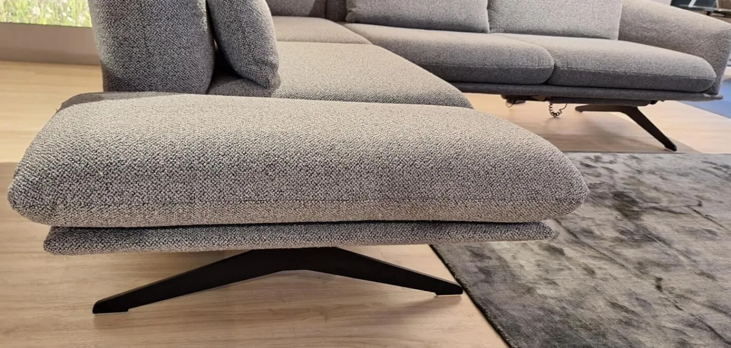 Koinor Ecksofas|Ecksofa Calmo Stoff 13 Cosmo 97 Grau Metallkufen Pulverbeschichtet Schwarz Matt Mit Maueller Kopfteilverstellung Und Motorische Fußstütze Inklusive 2 Kissen Ohne Dekokissen