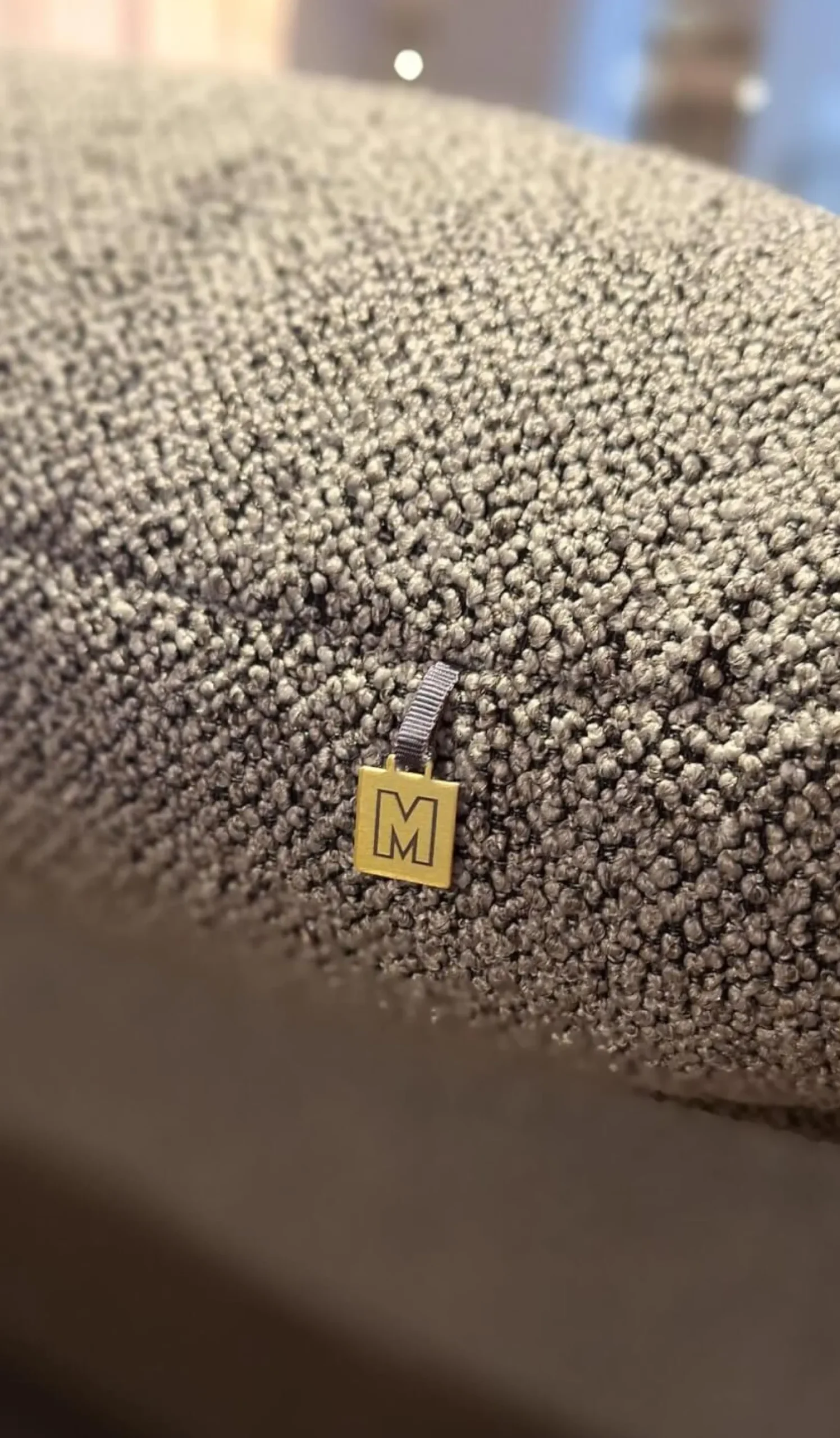 Koinor Ecksofas|Ecksofa Calmo Stoff 13 Cosmo 97 Grau Metallkufen Pulverbeschichtet Schwarz Matt Mit Maueller Kopfteilverstellung Und Motorische Fußstütze Inklusive 2 Kissen Ohne Dekokissen