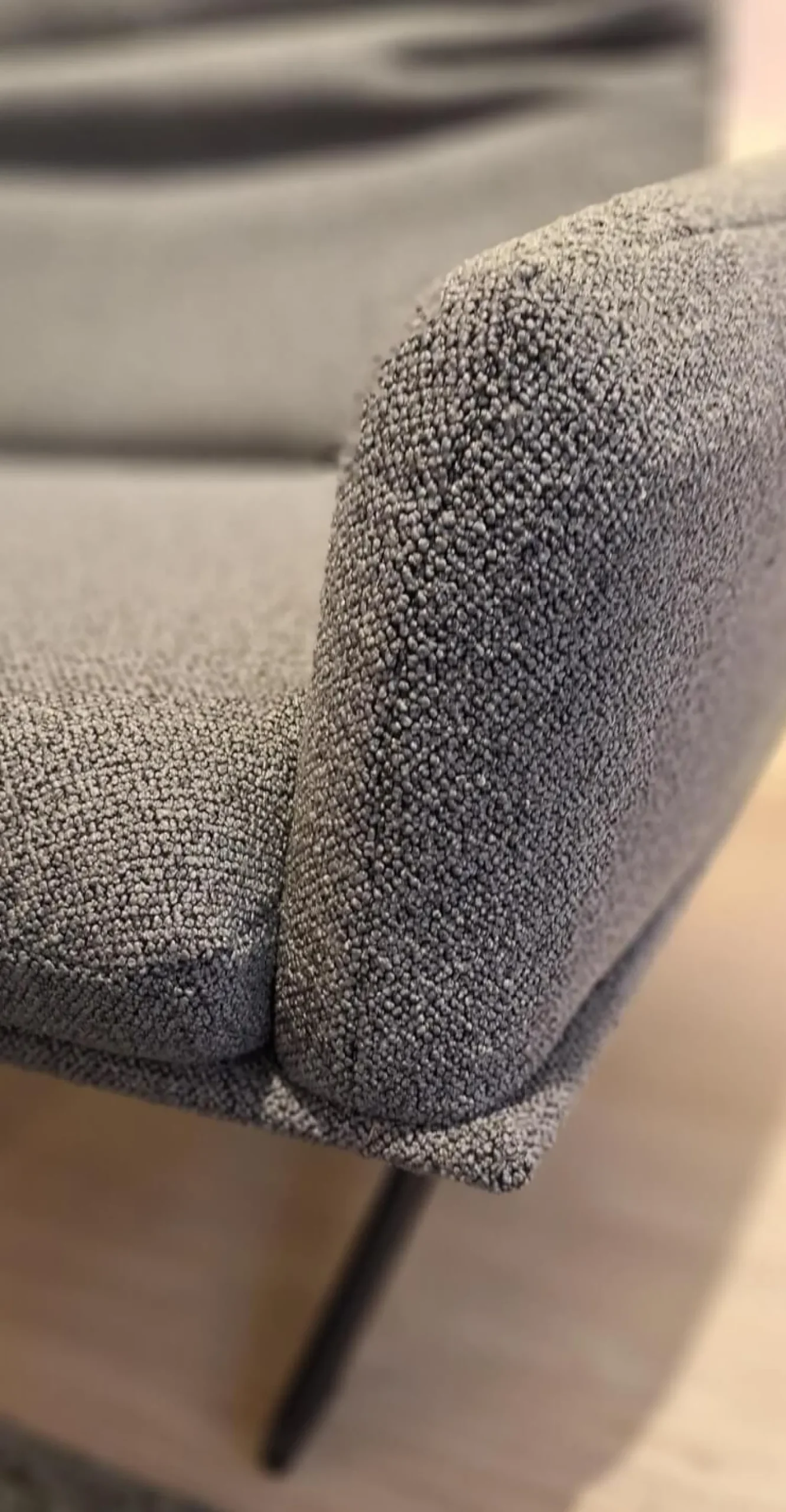 Koinor Ecksofas|Ecksofa Calmo Stoff 13 Cosmo 97 Grau Metallkufen Pulverbeschichtet Schwarz Matt Mit Maueller Kopfteilverstellung Und Motorische Fußstütze Inklusive 2 Kissen Ohne Dekokissen